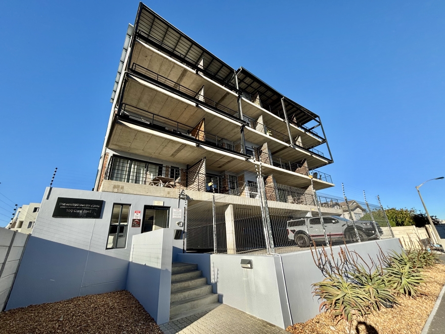 1 Bedroom Property for Sale in Bloubergstrand Western Cape